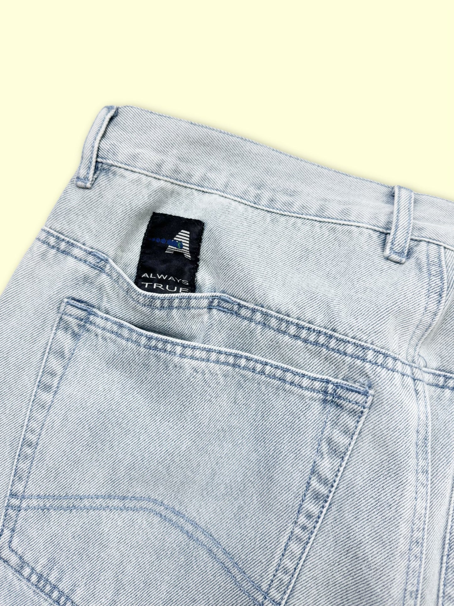 Loose Change Denim Pants (Light Wash)